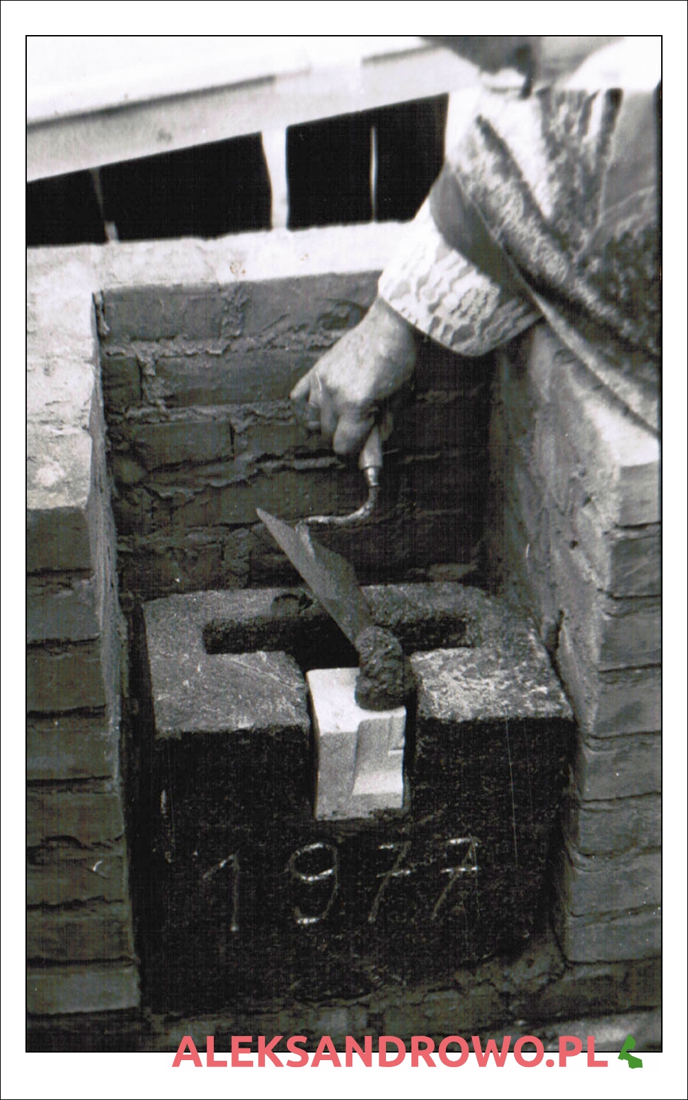 Wmurowanie kamienia węgielnego pod budowę kościoła w Obierwi 1977