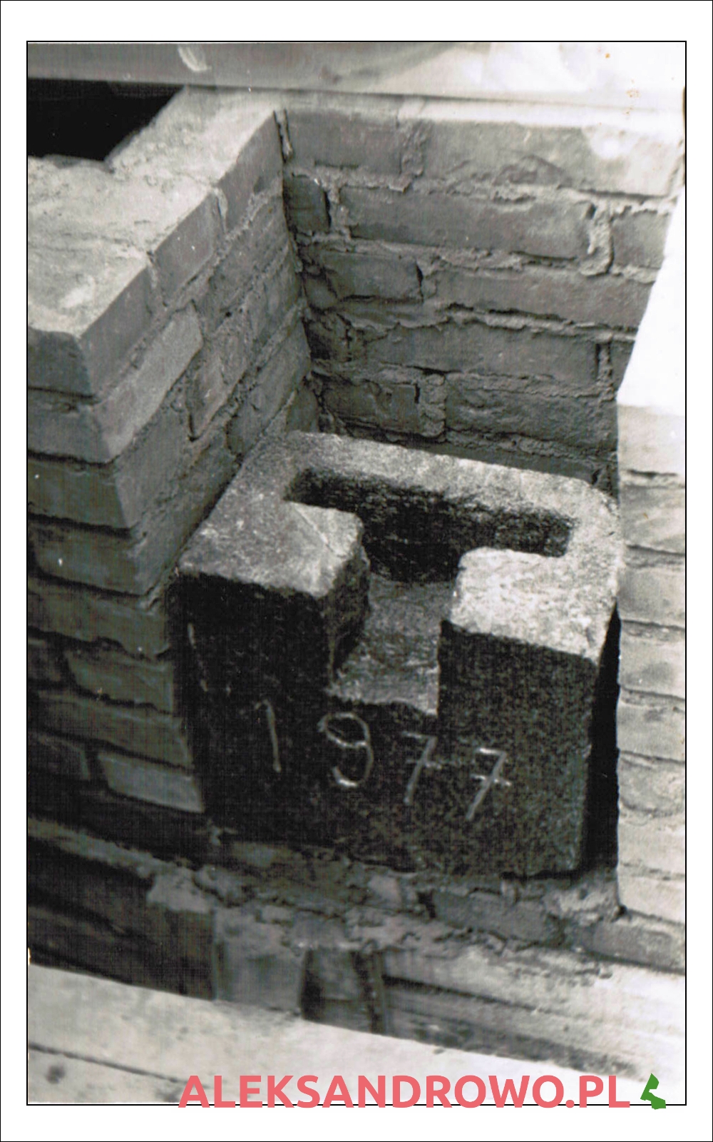 Wmurowanie kamienia węgielnego pod budowę kościoła w Obierwi 1977