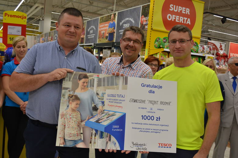 Tesco w Ostrołęce rozdało pieniądze. Zakończył się kolejny program grantowy