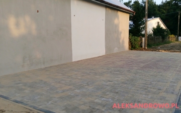 Kostka na placu wiejskim 11.08.217