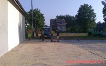 Kostka na placu wiejskim 11.08.217