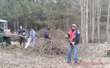 Porządkowanie placu wiejskiego 18.03.2017