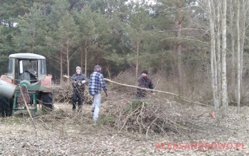 Porządkowanie placu wiejskiego 18.03.2017